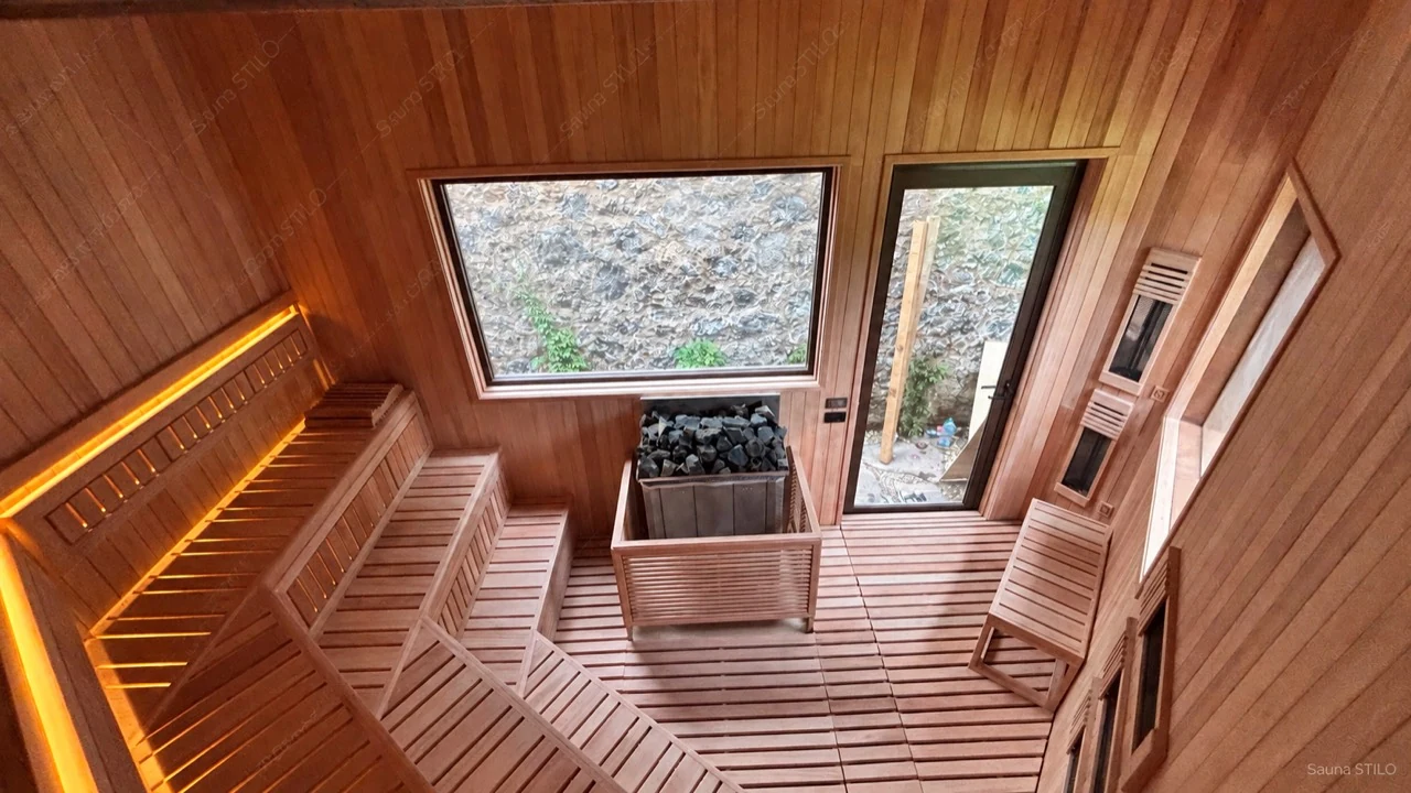 Ventanas, calefactor con piedras volcánicas y tres niveles de bancas en Tepoztlán